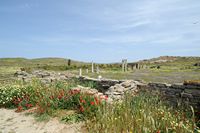 Le sanctuaire d'Apollon à Délos en Grèce. L'agora des Italiens. Cliquer pour agrandir l'image dans Adobe Stock (nouvel onglet).