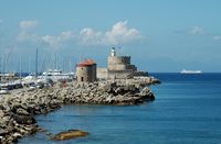 El puerto de Mandraki en Rodas. Haga clic para ampliar la imagen en Adobe Stock (nueva pestaña).