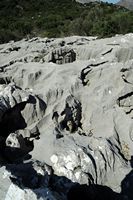 Géologie de l’île de Crète. Lapiaz karstique à Aimonas près de Perama. Cliquer pour agrandir l'image dans Adobe Stock (nouvel onglet).