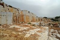 Géologie de l’île de Crète. Carrière de marbre dolomitique près de Damasta. Cliquer pour agrandir l'image dans Adobe Stock (nouvel onglet).