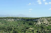 Le site archéologique d'Eleutherne en Crète. Le vallon d'Agia Kiriaki vu depuis la tour de l'acropole. Cliquer pour agrandir l'image dans Adobe Stock (nouvel onglet).