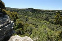 Le site archéologique d'Eleutherne en Crète. Le musée et le vallon du Chalopota vu depuis la tour de l'acropole. Cliquer pour agrandir l'image dans Adobe Stock (nouvel onglet).