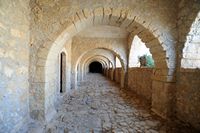 Le village d'Adele en Crète. Le cloître du monastère d'Arkadi. Cliquer pour agrandir l'image dans Adobe Stock (nouvel onglet).