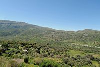 Le village d’Agia Galini en Crète. La partie occidentale du mont Assiderotas vue depuis Kissos. Cliquer pour agrandir l'image dans Adobe Stock (nouvel onglet).