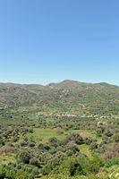 Le village d’Agia Galini en Crète. Le village de Kissou Kampos vu depuis Kissos. Cliquer pour agrandir l'image dans Adobe Stock (nouvel onglet).