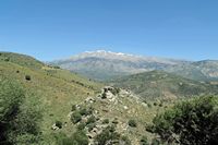 Le village d’Agia Galini en Crète. Le Psiloritis vu depuis le village d'Orné. Cliquer pour agrandir l'image dans Adobe Stock (nouvel onglet).