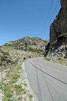 Le village d’Agia Galini en Crète. La route des gorges de Kissos entre Kissos et le plateau du Gious Kampos. Cliquer pour agrandir l'image dans Adobe Stock (nouvel onglet).