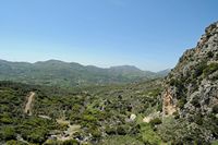 Le village d’Agia Galini en Crète. Les gorges et la forêt de Kissos. Cliquer pour agrandir l'image dans Adobe Stock (nouvel onglet).