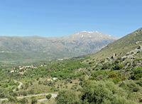 Le village d’Amari en Crète. La vallée d'Amari et le massif du Psiloritis vus depuis Amari. Cliquer pour agrandir l'image dans Adobe Stock (nouvel onglet).