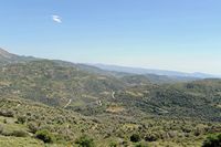 Le village d’Amari en Crète. La vallée du fleuve Platys et le golfe de la Messara vus depuis Chordaki. Cliquer pour agrandir l'image dans Adobe Stock (nouvel onglet).