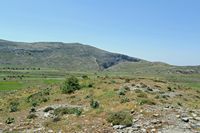 Le versant nord-ouest du mont Kédros et les gorges de Kissos vus depuis le Gious Kampos. Cliquer pour agrandir l'image dans Adobe Stock (nouvel onglet).