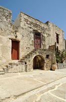 Le village d’Assomatos en Crète. Les cellules du monastère Moni Preveli. Cliquer pour agrandir l'image dans Adobe Stock (nouvel onglet).