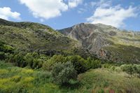 Le village d’Assomatos en Crète. Les gorges de la Kourtaliotis. Cliquer pour agrandir l'image dans Adobe Stock (nouvel onglet).