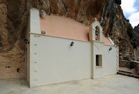 Le village d’Assomatos en Crète. L'église Sainte-Dominique dans les gorges de la Kourtaliotis. Cliquer pour agrandir l'image dans Adobe Stock (nouvel onglet).