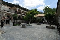 Le village d’Avdou en Crète. Le monastère de la Panagia Kardiotissa à Kéra. Cliquer pour agrandir l'image dans Adobe Stock (nouvel onglet).