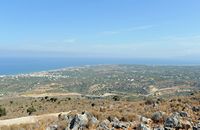 Le village d'Avdou en Crète. Le viaduc à la sortie des gorges de l'Apossélémis. Cliquer pour agrandir l'image dans Adobe Stock (nouvel onglet).