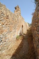 L’île de Spinalonga en Crète. Une ruelle du village turc de Spinalonga. Cliquer pour agrandir l'image dans Adobe Stock (nouvel onglet).