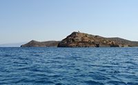 L’île de Spinalonga en Crète. Le rempart de l'ouest et la porte de l'ouest de la forteresse de Spinalonga. Cliquer pour agrandir l'image dans Adobe Stock (nouvel onglet).