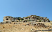 L’île de Spinalonga en Crète. La plate-forme d'artillerie de Miani de la forteresse de Spinalonga. Cliquer pour agrandir l'image dans Adobe Stock (nouvel onglet).
