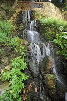 Le village d’Épiskopi en Crète. Cascade des sources d'Argyroupoli. Cliquer pour agrandir l'image dans Adobe Stock (nouvel onglet).