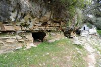 Le village d’Épiskopi en Crète. Tombe de la nécropole de Lappa à Argyroupoli. Cliquer pour agrandir l'image dans Adobe Stock (nouvel onglet).