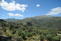 Le village de Fourfouras en Crète. L'est de la vallée d'Amari vu depuis Agios Ioannis. Cliquer pour agrandir l'image dans Adobe Stock (nouvel onglet).