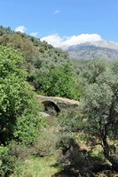 Le village de Fourfouras en Crète. Le pont de Manouras près d'Agios Ioannis. Cliquer pour agrandir l'image dans Adobe Stock (nouvel onglet).
