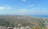 Le village de Gouvès en Crète. Le canton de Gouvès vu depuis le mont Édéri. Cliquer pour agrandir l'image dans Adobe Stock (nouvel onglet).
