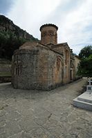 Le village de Kalyvès en Crète. L'église Saint-Nicolas à Kyriokoselia près de Stylos. Cliquer pour agrandir l'image dans Adobe Stock (nouvel onglet).