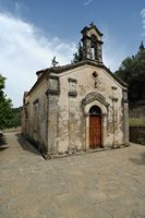 Le village de Kalyvès en Crète. L'église Saint-Nicolas à Kyriokoselia près de Stylos. Cliquer pour agrandir l'image dans Adobe Stock (nouvel onglet).