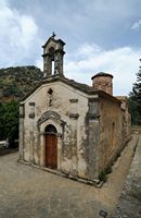 Le village de Kalyvès en Crète. L'église Saint-Nicolas à Kyriokoselia près de Stylos. Cliquer pour agrandir l'image dans Adobe Stock (nouvel onglet).