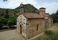 Le village de Kalyvès en Crète. L'église Saint-Nicolas à Kyriokoselia près de Stylos. Cliquer pour agrandir l'image dans Adobe Stock (nouvel onglet).
