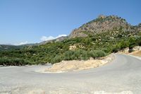 Le village de Koutsouras en Crète. Le mont Afentis. Cliquer pour agrandir l'image dans Adobe Stock (nouvel onglet).
