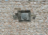 Escudo de Pierre de Aubusson sobre a fortaleza de Kastélos à Rodes. Clicar para ampliar a imagem em Adobe Stock (novo guia).