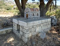 Le village de Kritsa en Crète. Oratoire sur le plateau de Katharo. Cliquer pour agrandir l'image dans Adobe Stock (nouvel onglet).