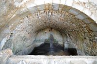 Le village de Malia en Crète. Grande fontaine du village de Krassi. Cliquer pour agrandir l'image dans Adobe Stock (nouvel onglet).