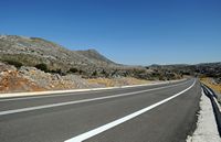 Le village de Marathos en Crète. La nouvelle route d'Héraklion à Anogia par le Stroumpoulas. Cliquer pour agrandir l'image dans Adobe Stock (nouvel onglet).