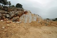 Le village de Marathos en Crète. Carrière de marbre près de Damasta. Cliquer pour agrandir l'image dans Adobe Stock (nouvel onglet).