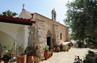 Le village de Néapolis en Crète. Le monastère de Koufi Petra. Cliquer pour agrandir l'image dans Adobe Stock (nouvel onglet).