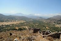 Le village de Néapolis en Crète. Le village de Kastelli et des moulins en ruines. Cliquer pour agrandir l'image dans Adobe Stock (nouvel onglet).