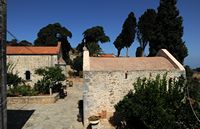 Le village de Néapolis en Crète. La chapelle Saint-Lazare du monastère d'Aréti. Cliquer pour agrandir l'image dans Adobe Stock (nouvel onglet).