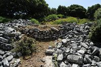 Le village de Néapolis en Crète. Les ruines de la cité antique de Dréros. Cliquer pour agrandir l'image dans Adobe Stock (nouvel onglet).