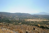 Le village de Néapolis en Crète. Le village de Fourni vu depuis la route d'Élounda à Fourni. Cliquer pour agrandir l'image dans Adobe Stock (nouvel onglet).