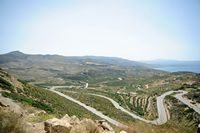 Le village de Palékastro en Crète. La route d'accès au monastère de Moni Toplou. Cliquer pour agrandir l'image dans Adobe Stock (nouvel onglet).