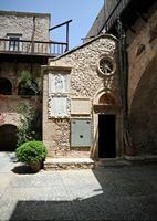 Le village de Palékastro en Crète. L'église du monastère de Moni Toplou. Cliquer pour agrandir l'image dans Adobe Stock (nouvel onglet).