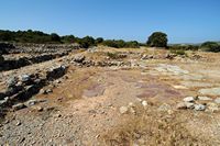 Le village de Palékastro en Crète. L'îlot M du site archéologique de Roussolakkos. Cliquer pour agrandir l'image dans Adobe Stock (nouvel onglet).