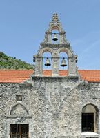 Le village de Patsianos en Crète. Mur-clocher de l'église de Kallikratis. Cliquer pour agrandir l'image dans Adobe Stock (nouvel onglet).