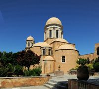 Le monastère d'Agia Triada en Crète. La chapelle latérale Saint-Jean et l'abside de l'église. Cliquer pour agrandir l'image dans Adobe Stock (nouvel onglet).