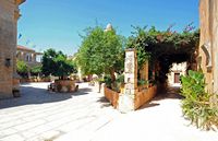 Le monastère d'Agia Triada en Crète. La pergola ouest. Cliquer pour agrandir l'image dans Adobe Stock (nouvel onglet).