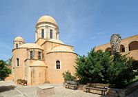 Le monastère d'Agia Triada en Crète. L'abside et la chapelle latérale Saint-Jean de l'église. Cliquer pour agrandir l'image dans Adobe Stock (nouvel onglet).